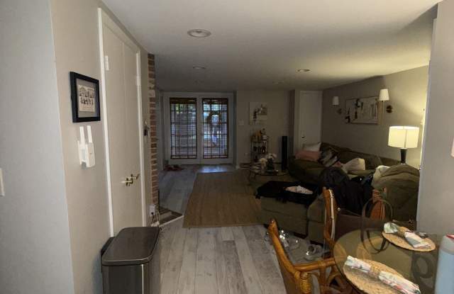 403 Seward Square Se