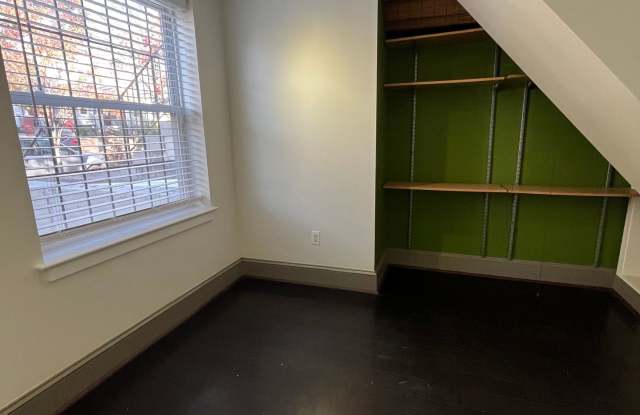 Rare 1 bedroom townhouse near Petworth metro.