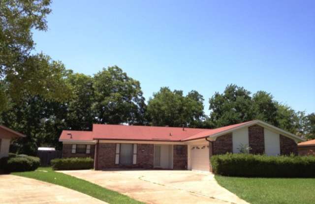 North Bossier City La 3 br 2 bath home for rent with 2-car garage