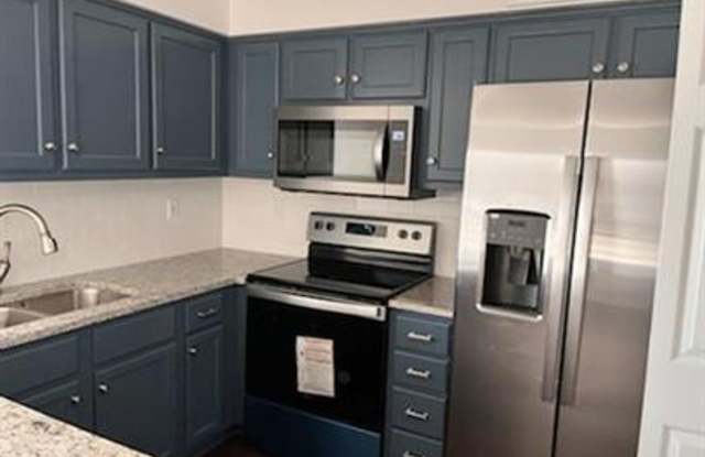 Remodeled downstairs condo in Madison city!