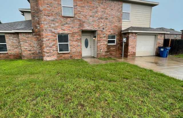 1101 Parkview-Duplex, Princeton 75407