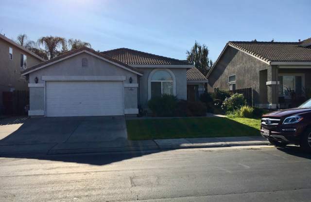 GREAT LOCATION! 4BEDS 2BATHS AND 2GARAGE - 5805 Livorno Way, Elk Grove, CA 95757