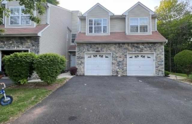 1102 Oakcroft Ln