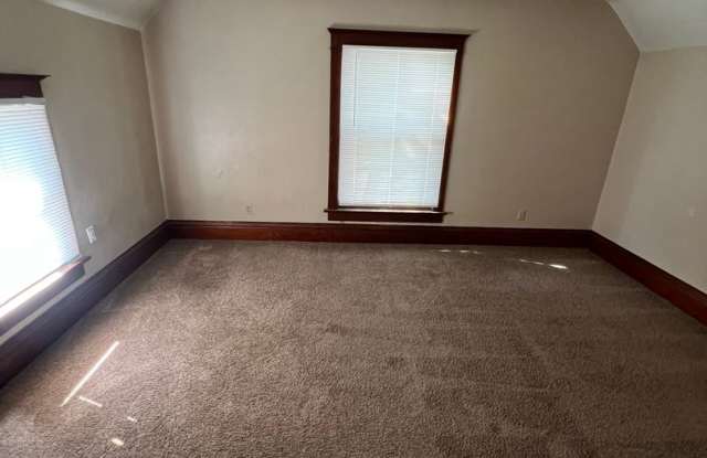 Large 4 bedroom house east of campus for August 2026 move-in