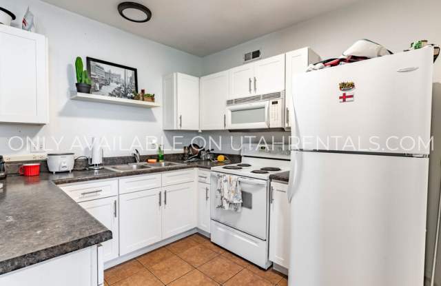 Photo of 898 E 700 N