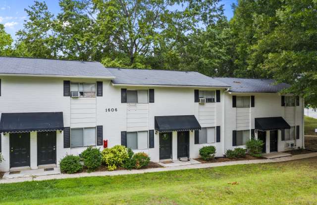 Photo of The Oaks Gate City