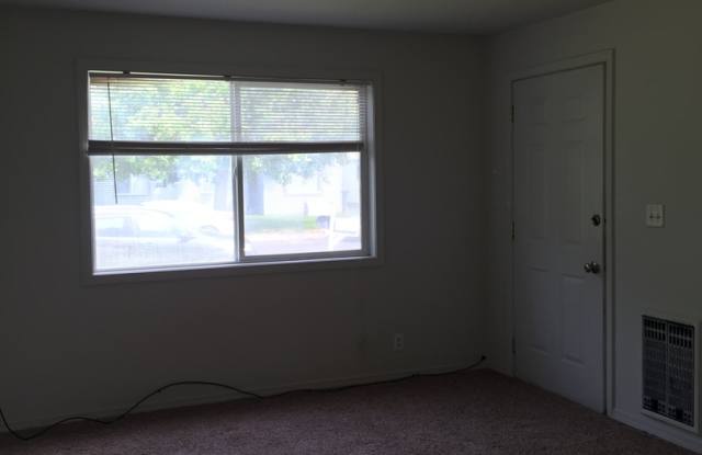 Tidy 2 bedroom 1 bath home with all appliances