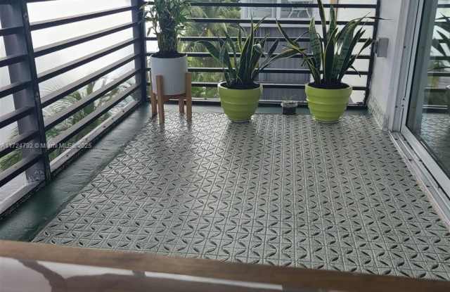 1075 NE Miami Gardens Dr