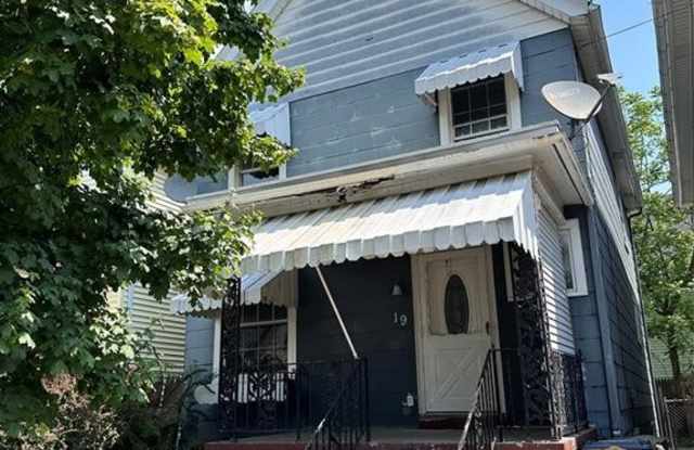 19 Joslyn Place
