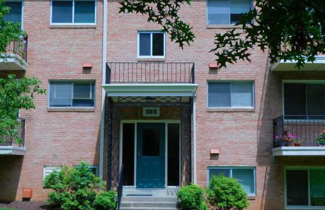 Beautiful Condo available at Parkside!