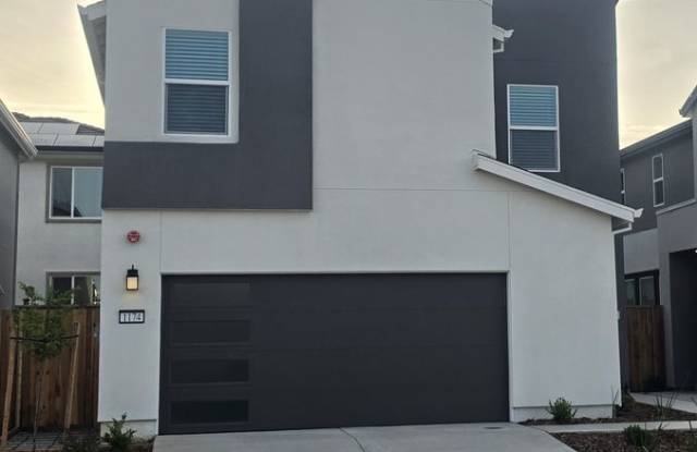 New Home: 3 Bedroom / 2.5 Bathroom - Northwest Rocklin (Whitney Ranch)