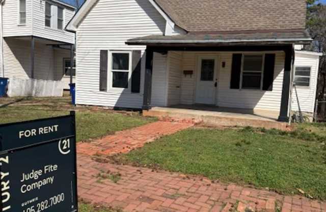 Adorable Rental Property Available in the heart of Guthrie.