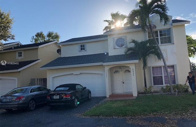 5522 NW 101st Ct - 5522 Northwest 101st Court, Doral, FL 33178