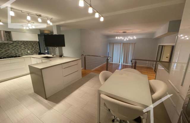 Photo of Gorgeous 2 bed in CHestnut Hill