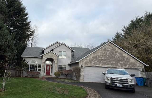 Lovely 4 BD | 2.5 BA | 2,470 SF | 3-Car Garage | Cul-de-Sac Lot | Barberton