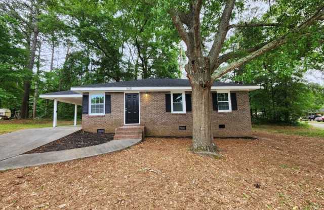 908 Hickory Dr