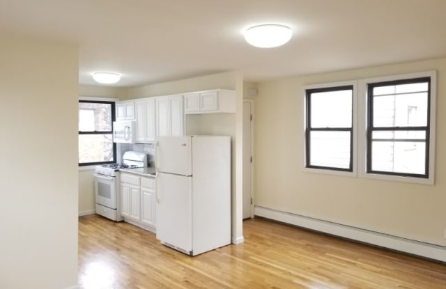 6009 Metropolitan Ave F - 6009 Metropolitan Ave, Queens, NY 11385