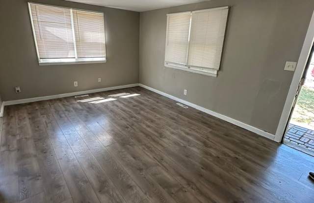 3bedrooms 1 full bathroom.