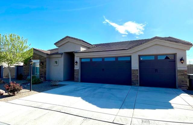 Great 3 Bedroom Home w/ 3 Car Garage in Walleck Ranch! *HOME IS OCCUPIED, PLEASE DO NOT DISTRURB THE TENANTS*