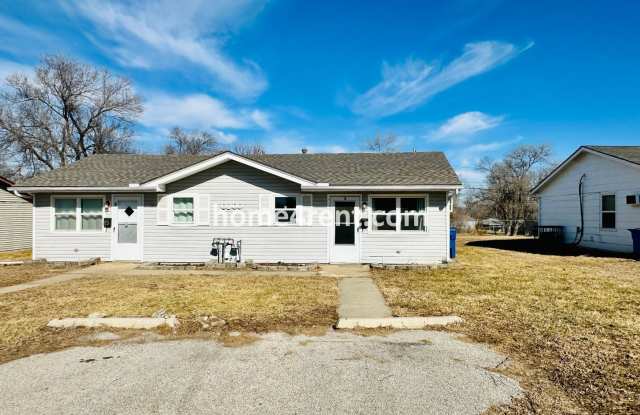 Two Bedroom Ranch Style Duplex Home in Grandview - Featuring Plenty of Natural Light, Fenced Yard, Faux Wood Floors with Refrigerator/Washer/Dryer Included!