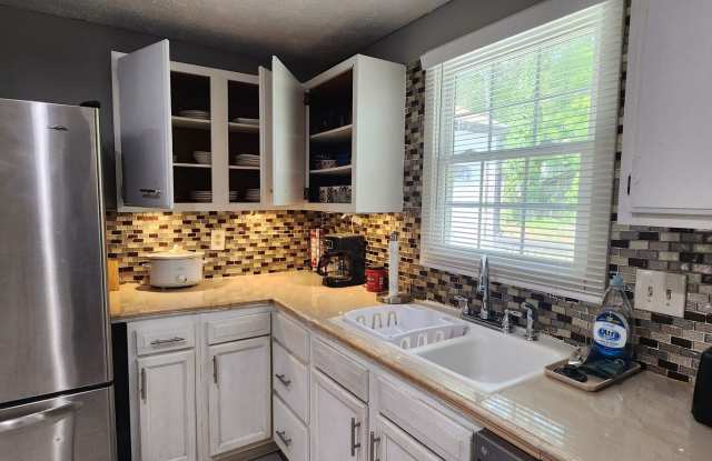 Room in 4 Bedroom Home at White Oak Trl