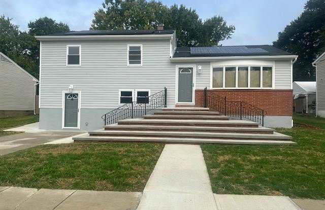 Photo of 1828 WYCLIFFE Road