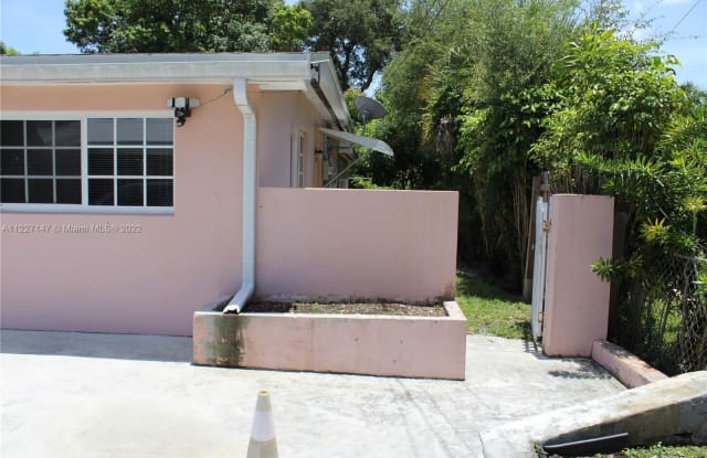 110 NE 152nd St - 110 Northeast 152nd Street, Golden Glades, FL 33162