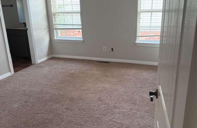 Nice home in west Fayetteville