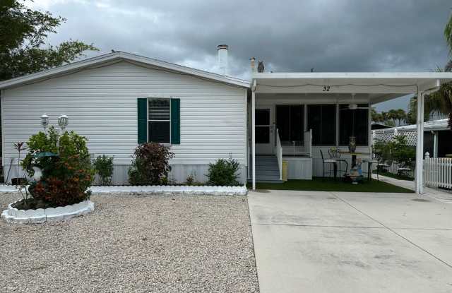 Spacious 3BR Single-Family Home Near Downtown Naples  Beaches