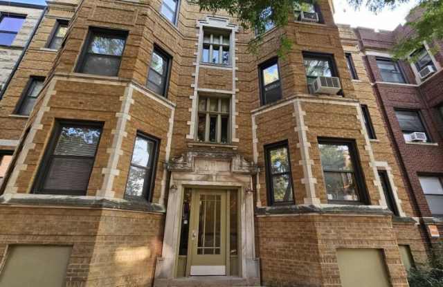 705 W Cornelia Avenue