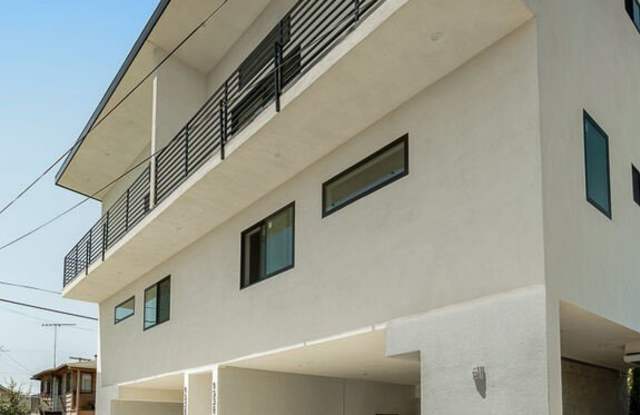 Photo of 1339 N KENMORE Ave