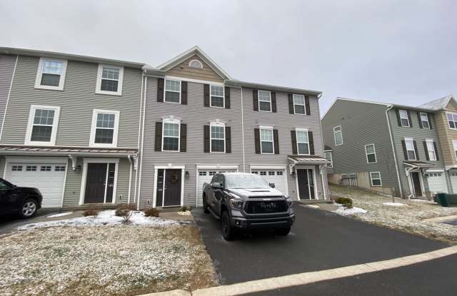 Beautiful 3 Bedroom, 2.5 Bathroom Home in Boalsburg, PA photos photos