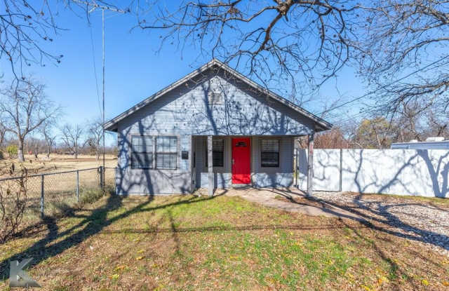 Photo of 218 N 4th Street W