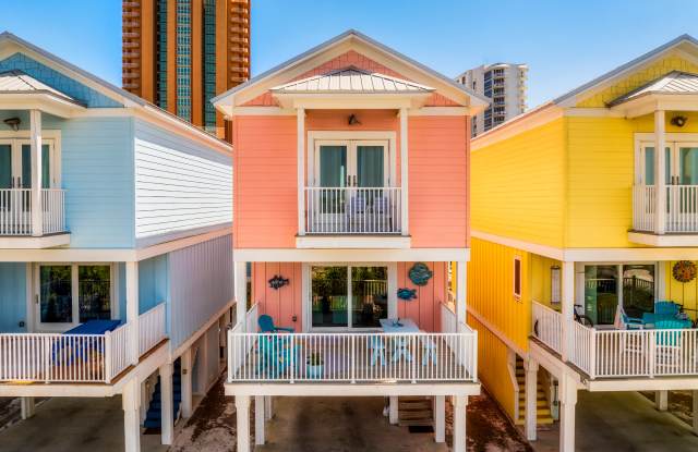 Photo of 105 W 7th St