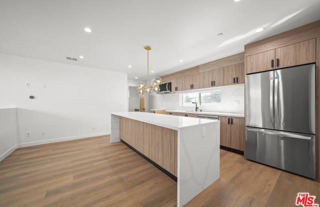 819 N Mccadden Pl unit: 2