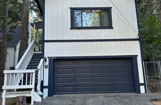 Photo of 2 bedroom 2bath with garage.