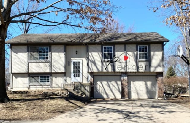 328 SE Jackson Ct - Lee's Summit, MO apartments for rent