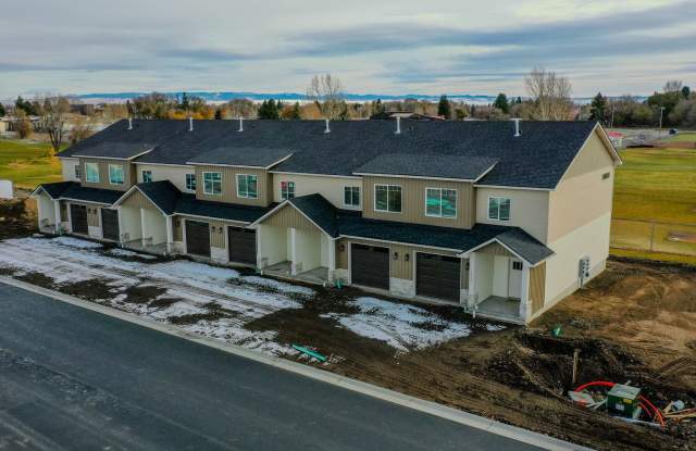 MODERN 3 BED 2.5 BATH TOWNHOME IN SAINT ANTHONY