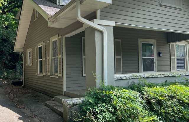 3 Bedroom / 2 Bathroom House in Glen Iris