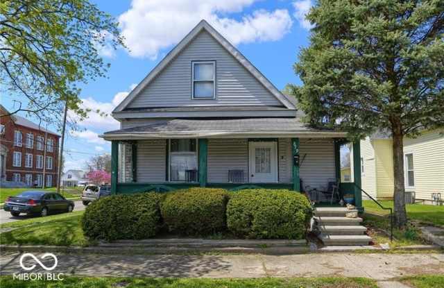 879 S Tompkins Street