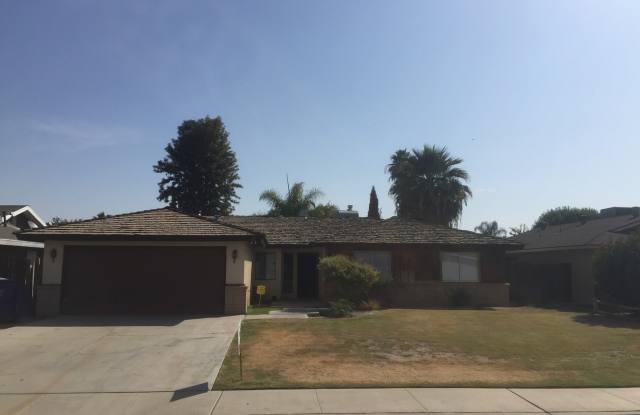 BEAUTIFUL 3bd 2ba South Bakersfield W/POOL!!