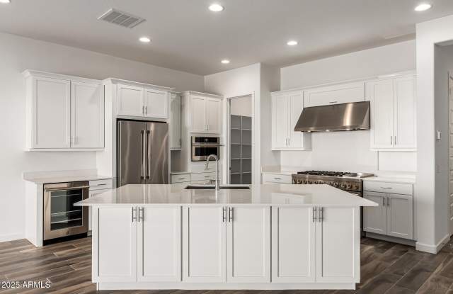 2968 E Lucky Horseshoe Lane