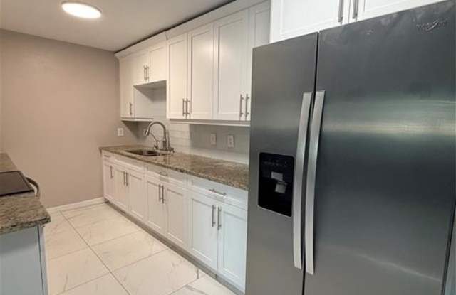 18572 Sarasota Rd
