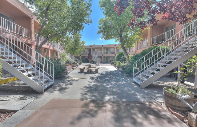 Graceland Plaza Apartments