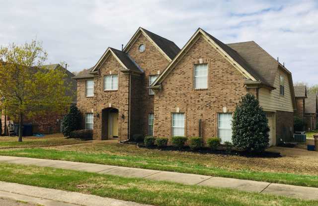 Beautiful 4br Lakeland home with a HUGE bonus room! Over 3300 sq ft! Pets are owner's approval, fees apply. photos photos