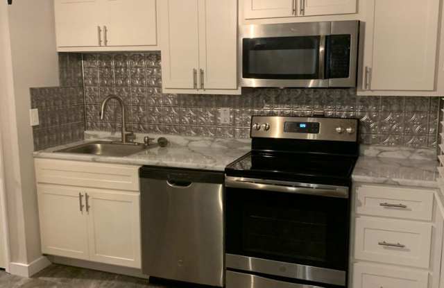 Arnold 1 bedroom pet friendly with shared fenced yard...