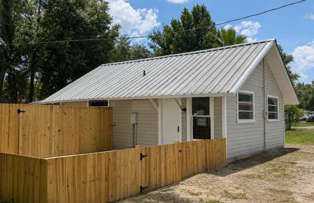 Remodeled 1BR/1BA Home with Bonus Room & Large Backyard in Zephyrhills!