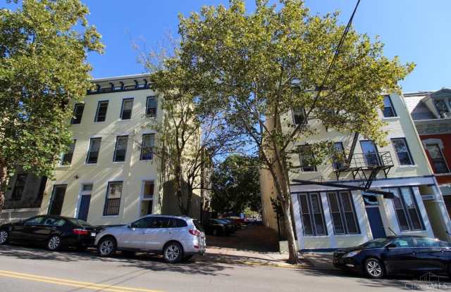 Photo of 1614 Sycamore Street unit: 3