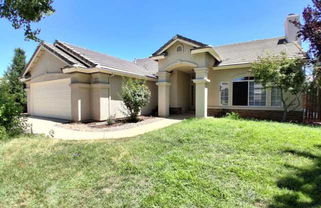 Charming 4-Bedroom Home with Solar & Spacious Yard