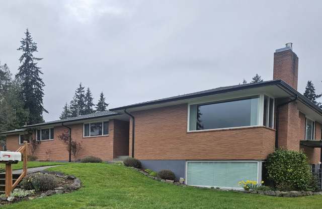 1404 S Cherry Street (upper unit), Port Angeles, WA 98362